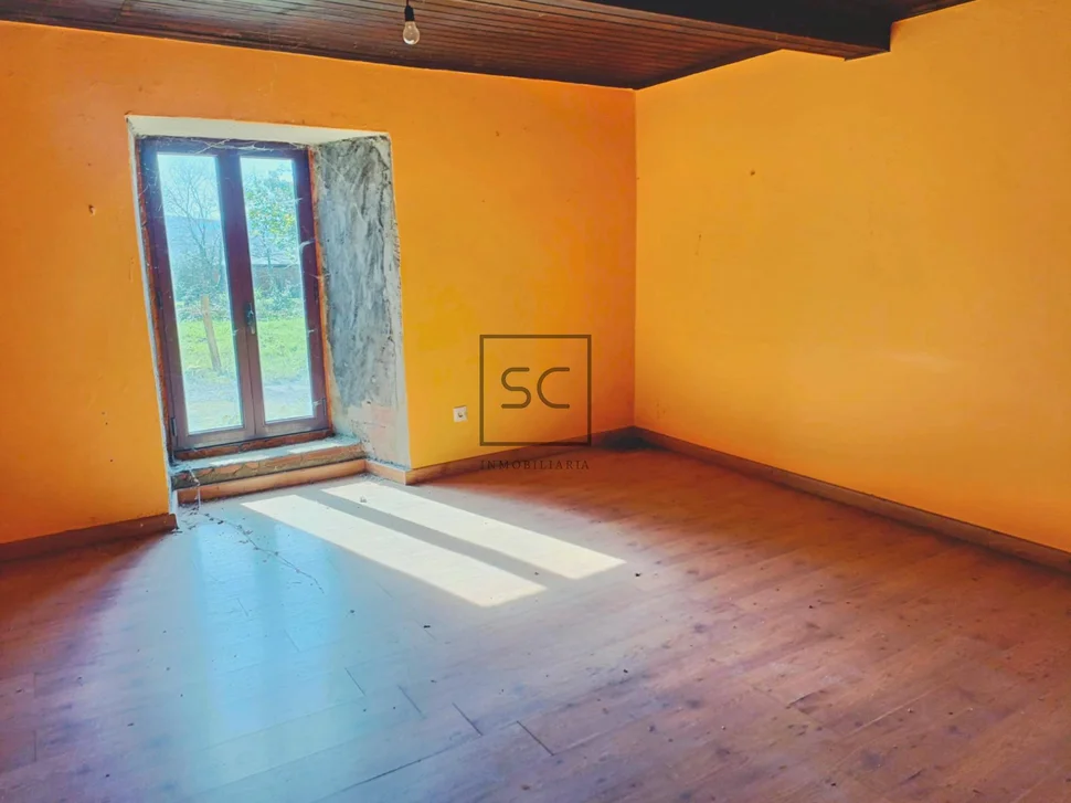 Casa de piedra para restaurar en albeiro, san sadurniño