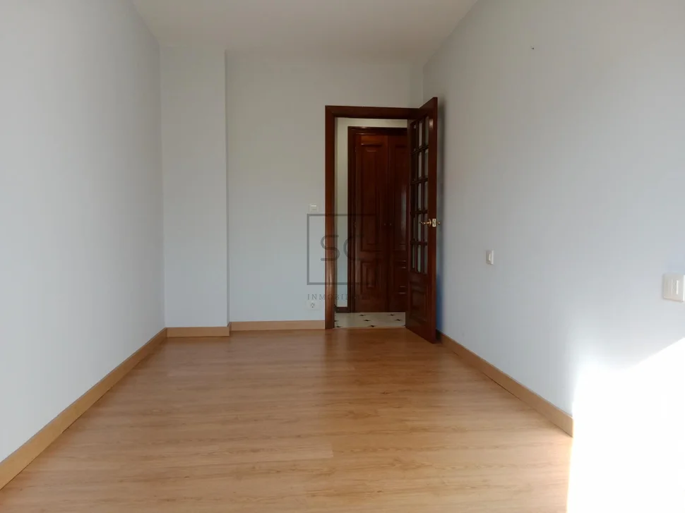 Piso con ascensor plz de garaje y trastero en perlio-fene