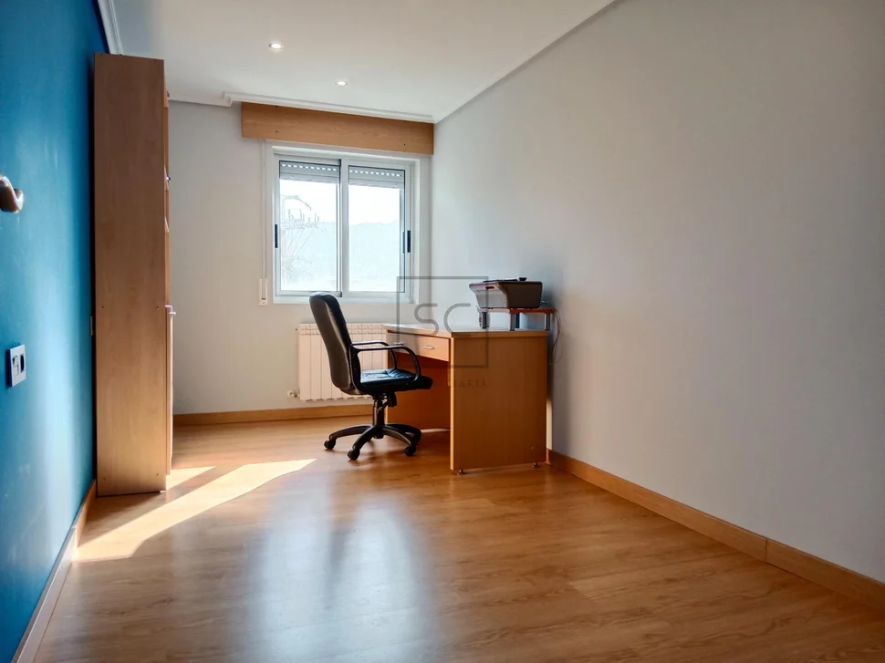 Piso con ascensor plz de garaje y trastero en perlio-fene