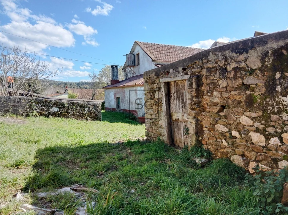 Casa con finca y bodega en magalofes-fene