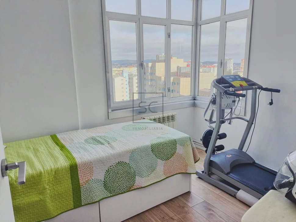 Piso con vistas y tres habitaciones en Caranza, Ferrol