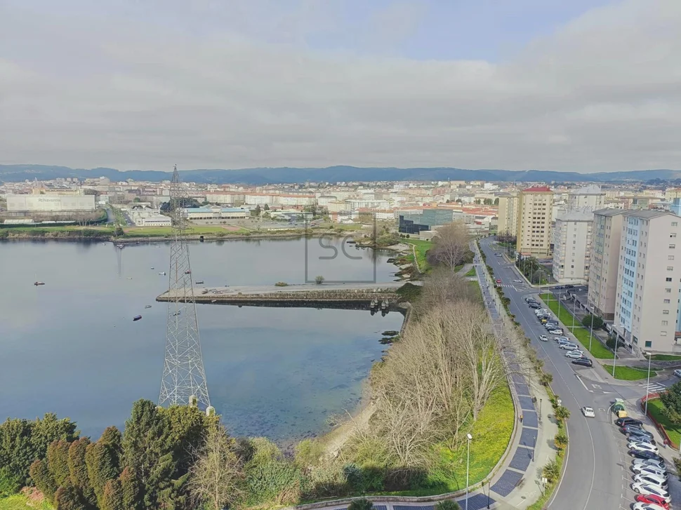 Piso con vistas y tres habitaciones en Caranza, Ferrol