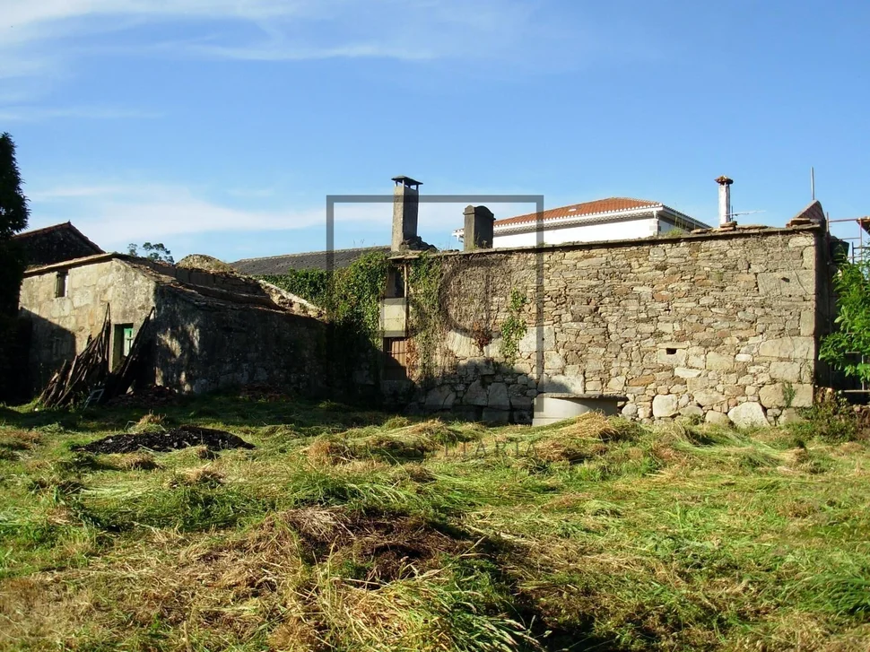 Casa con terreno para restaurar en tapia