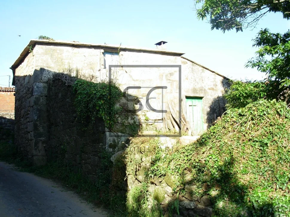 Casa con terreno para restaurar en tapia