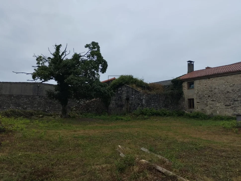 Casa con terreno para restaurar en tapia