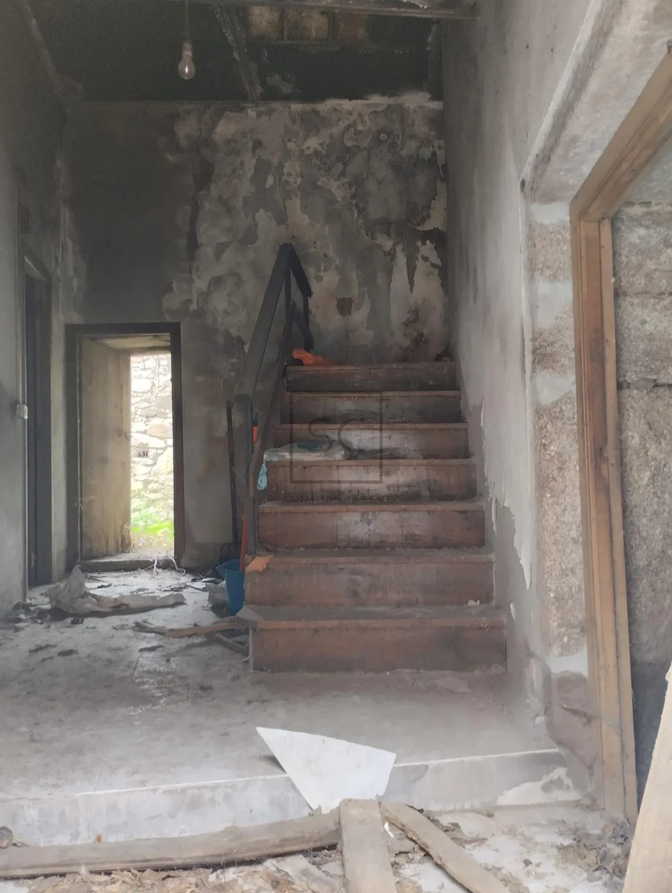 Casa con terreno para restaurar en tapia