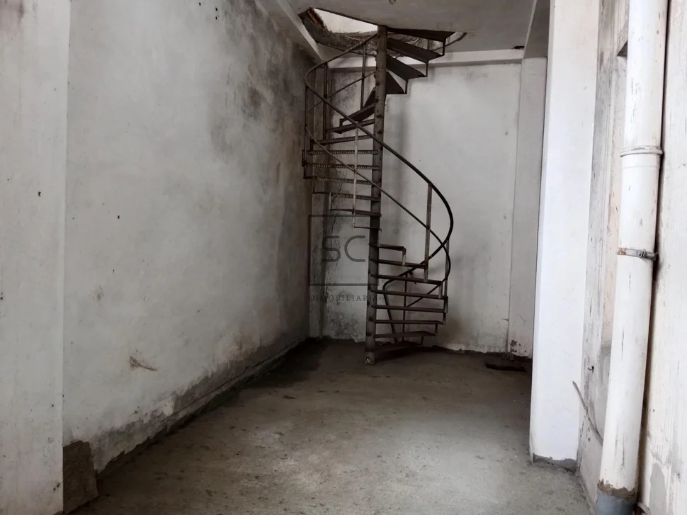 Bajo con sótano en fene