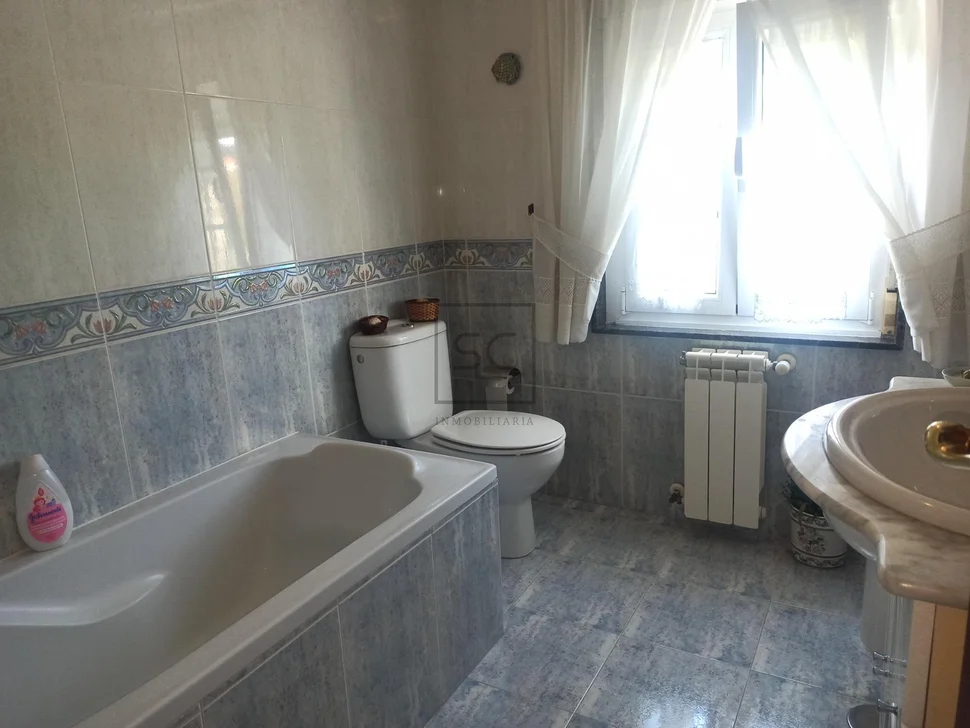 Chalet con finca en el val, narón