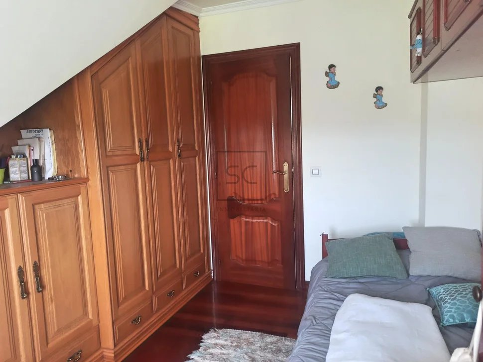 Chalet con finca en el val, narón