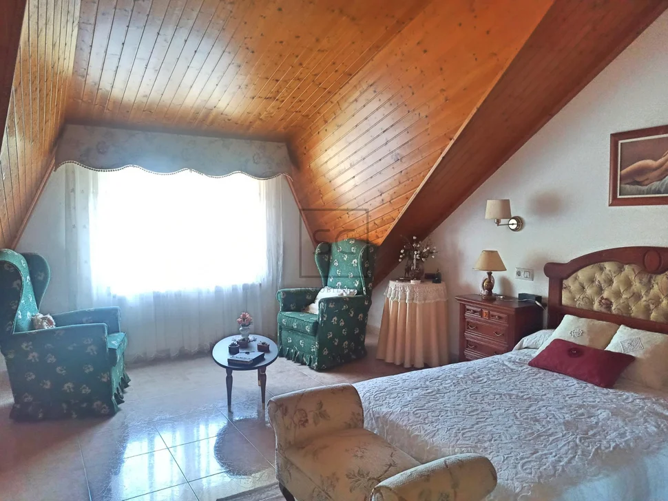 Chalet con finca en el val, narón