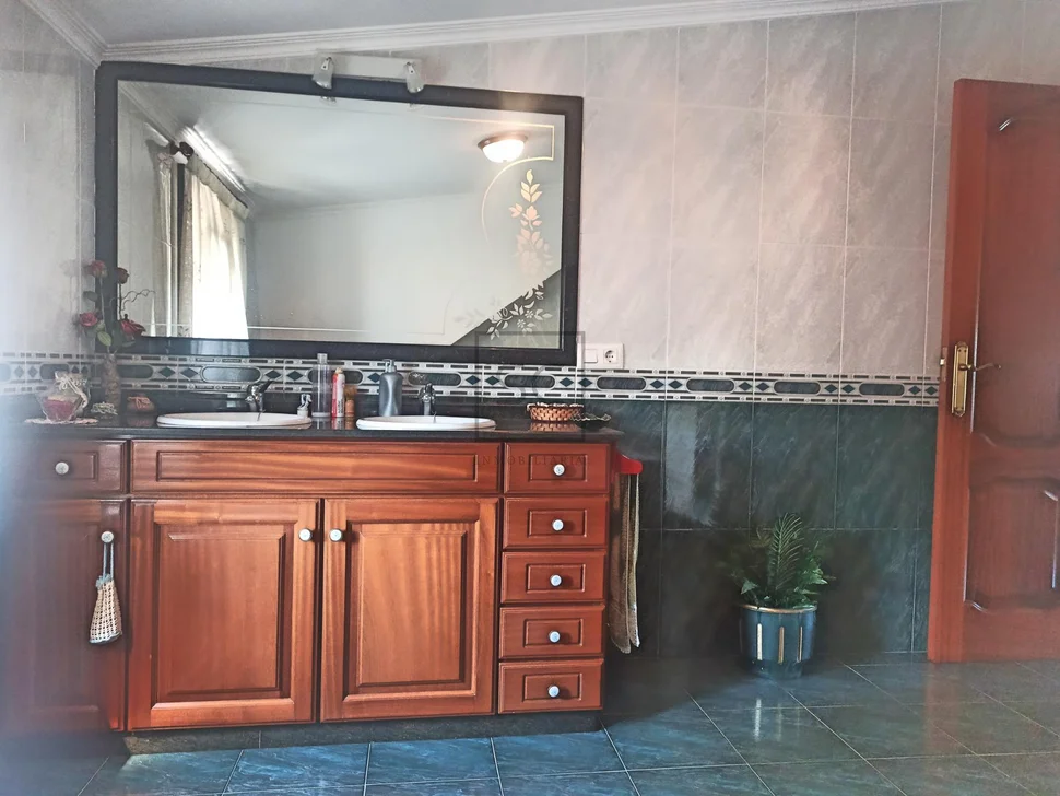 Chalet con finca en el val, narón