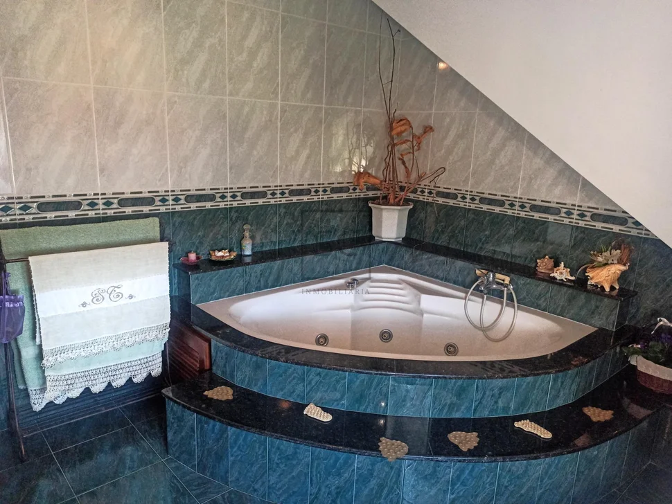 Chalet con finca en el val, narón