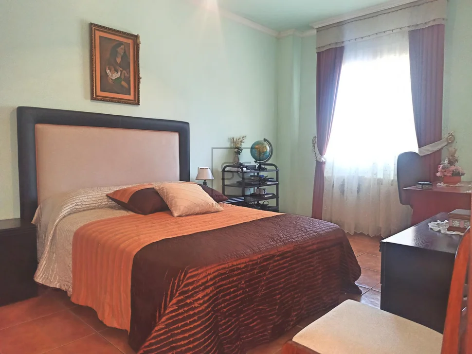 Chalet con finca en el val, narón