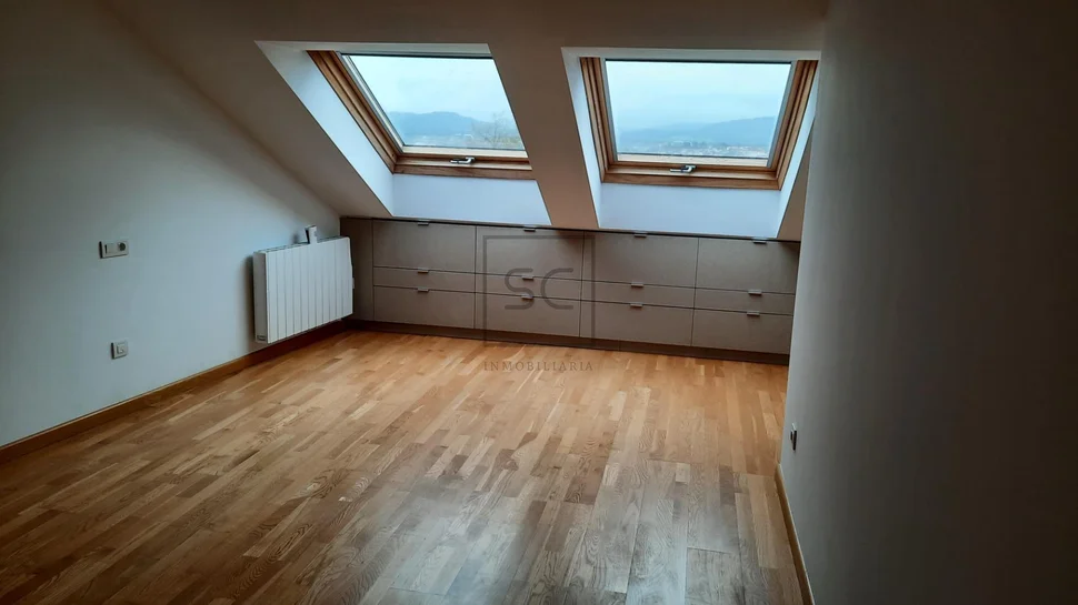 Apartamento duplex con ascensor en zona catabois