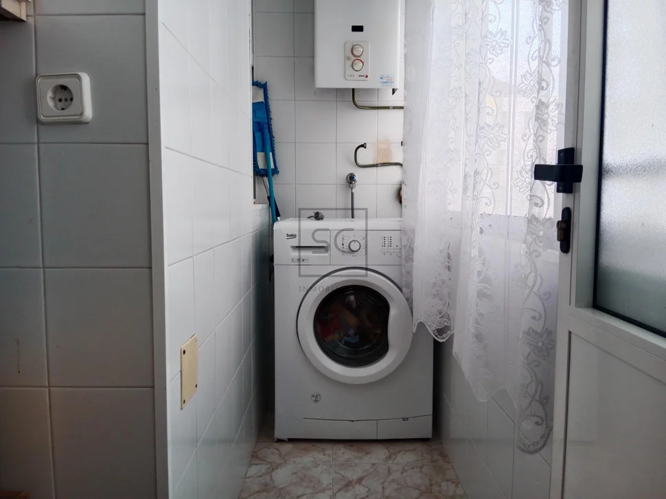 Piso con trastero y plaza de garaje en caranza-ferrol