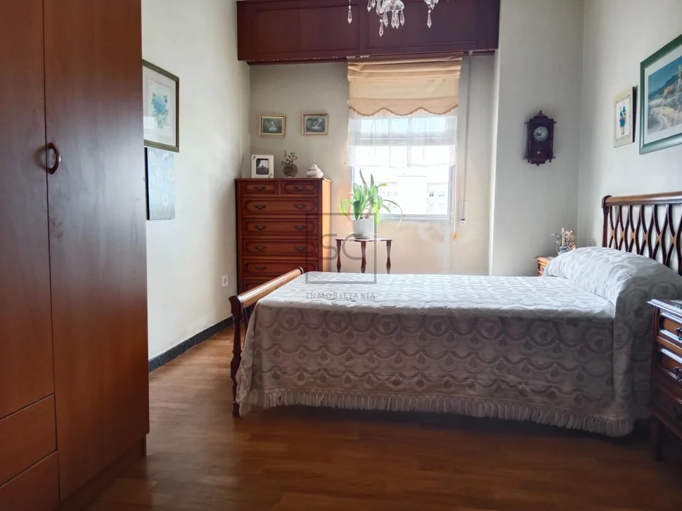 Piso con trastero y plaza de garaje en caranza-ferrol