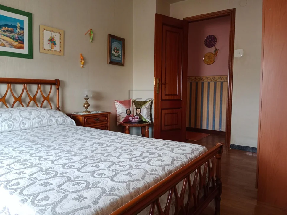 Piso con trastero y plaza de garaje en caranza-ferrol