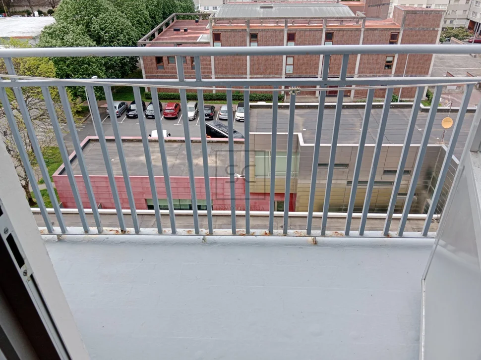 Piso con trastero y plaza de garaje en caranza-ferrol