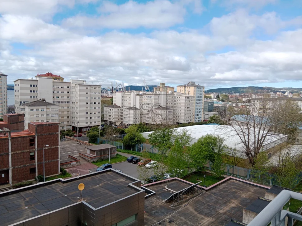 Piso con trastero y plaza de garaje en caranza-ferrol