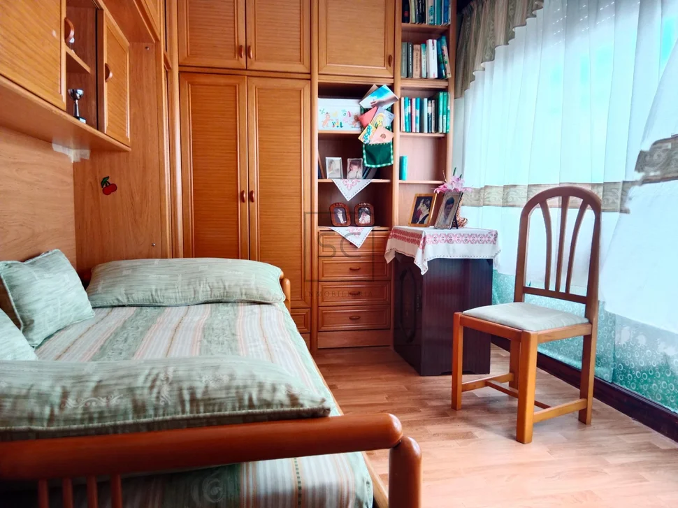 Piso con trastero y plaza de garaje en caranza-ferrol