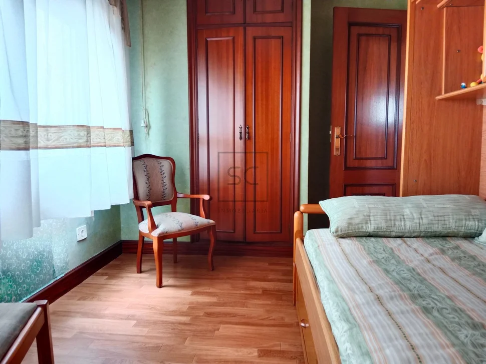 Piso con trastero y plaza de garaje en caranza-ferrol