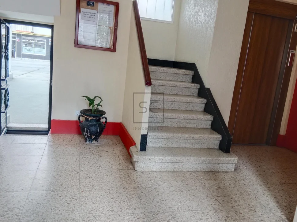 Piso con trastero y plaza de garaje en caranza-ferrol
