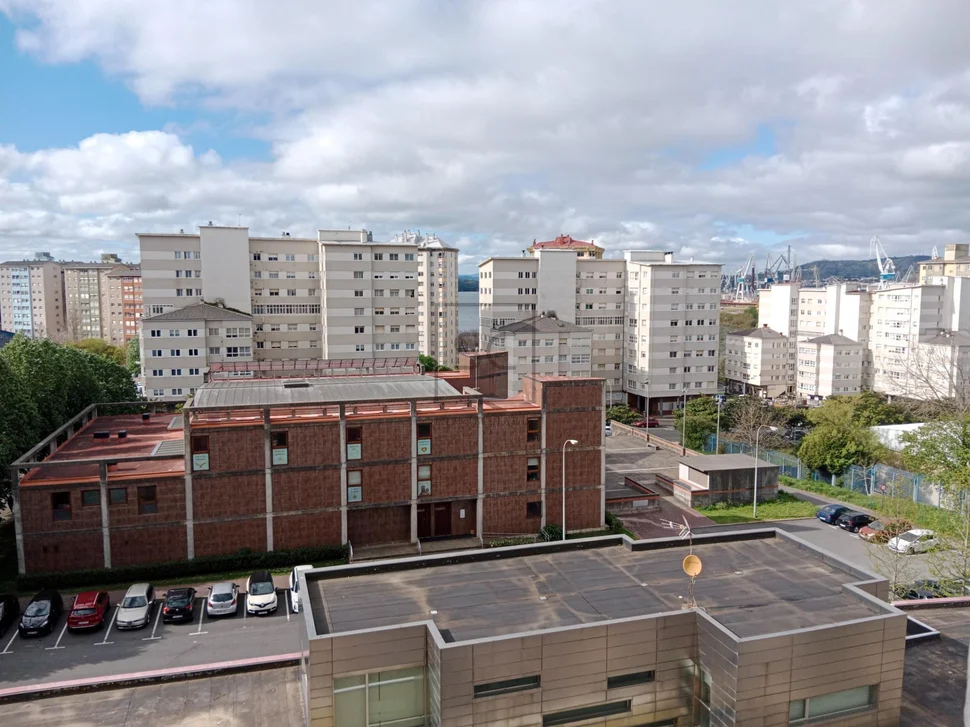 Piso con trastero y plaza de garaje en caranza-ferrol