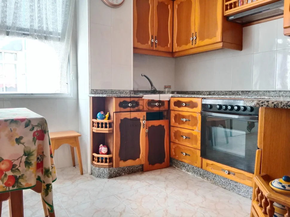 Piso con trastero y plaza de garaje en caranza-ferrol