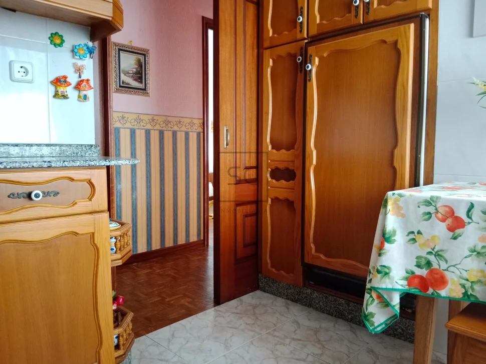 Piso con trastero y plaza de garaje en caranza-ferrol