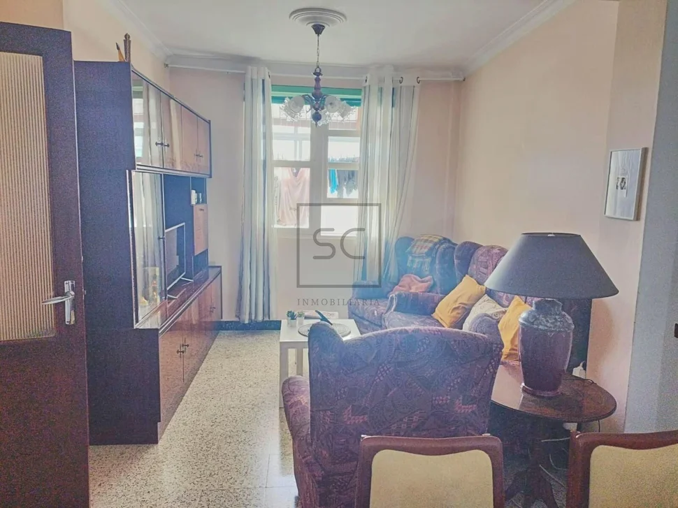 Piso con 3 habitaciones en santa cecilia, narón