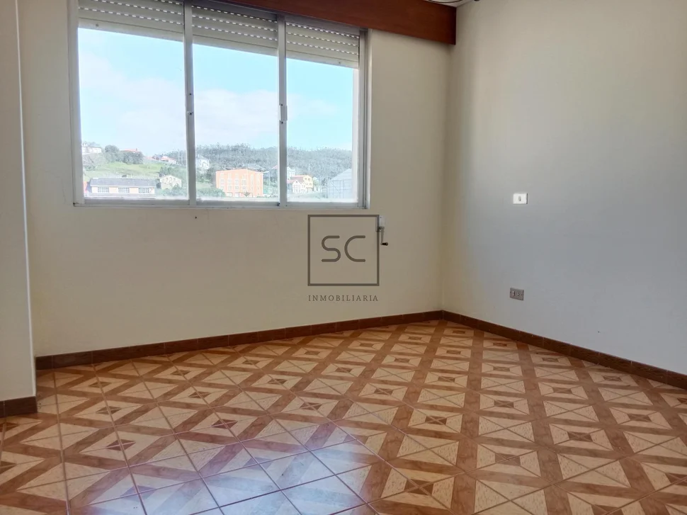 Edificio de 3 plantas, bajocubierta y garaje en cedeira