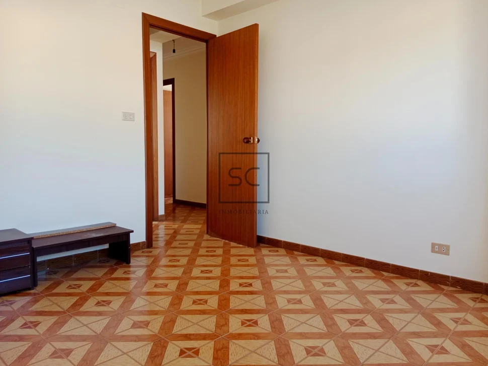 Edificio de 3 plantas, bajocubierta y garaje en cedeira