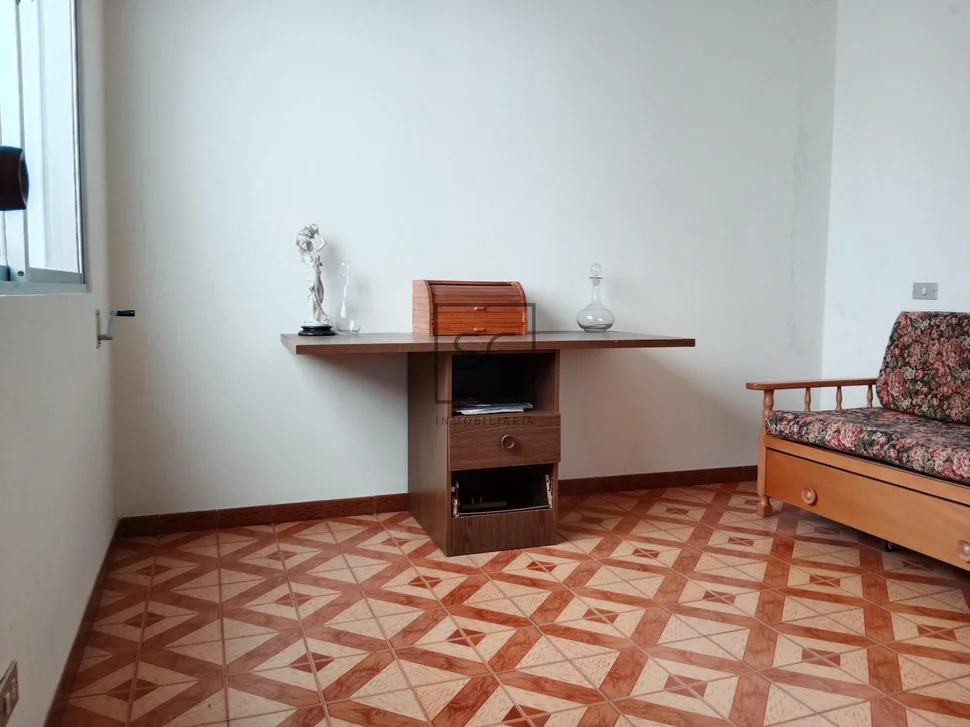 Edificio de 3 plantas, bajocubierta y garaje en cedeira