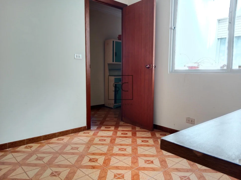 Edificio de 3 plantas, bajocubierta y garaje en cedeira