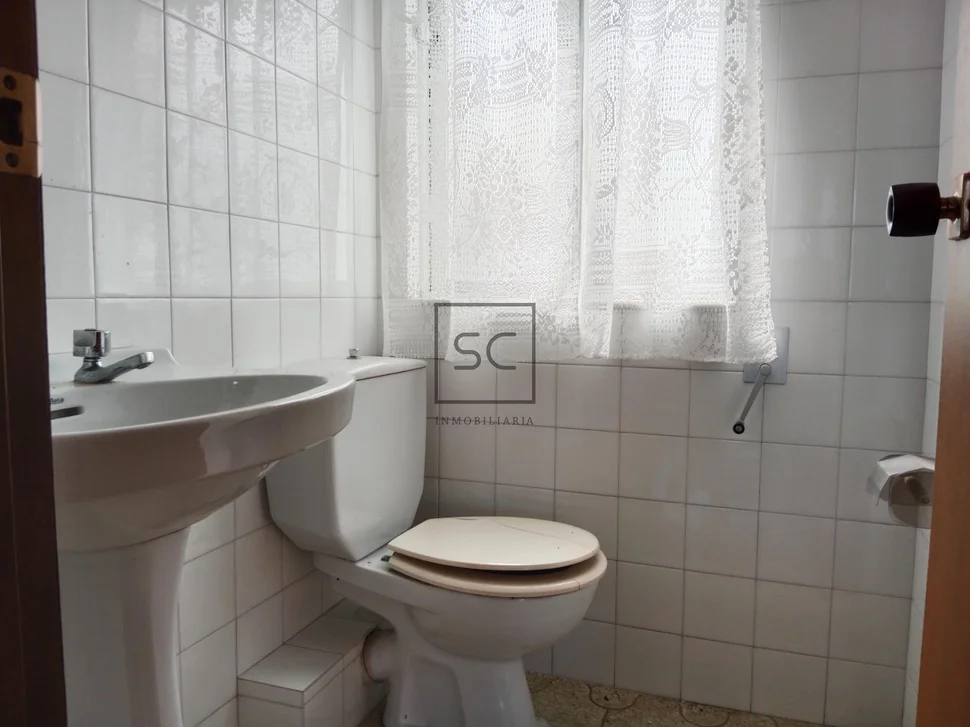 Edificio de 3 plantas, bajocubierta y garaje en cedeira