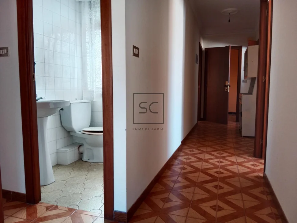 Edificio de 3 plantas, bajocubierta y garaje en cedeira