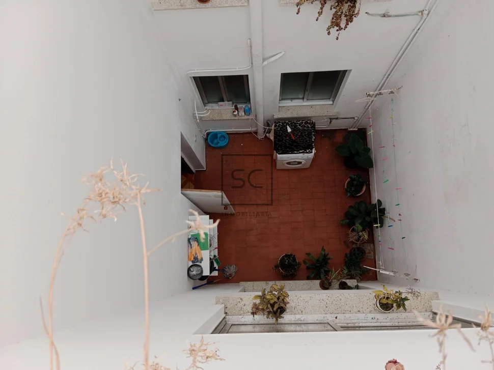 Edificio de 3 plantas, bajocubierta y garaje en cedeira