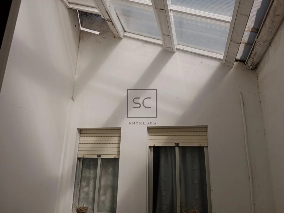 Edificio de 3 plantas, bajocubierta y garaje en cedeira