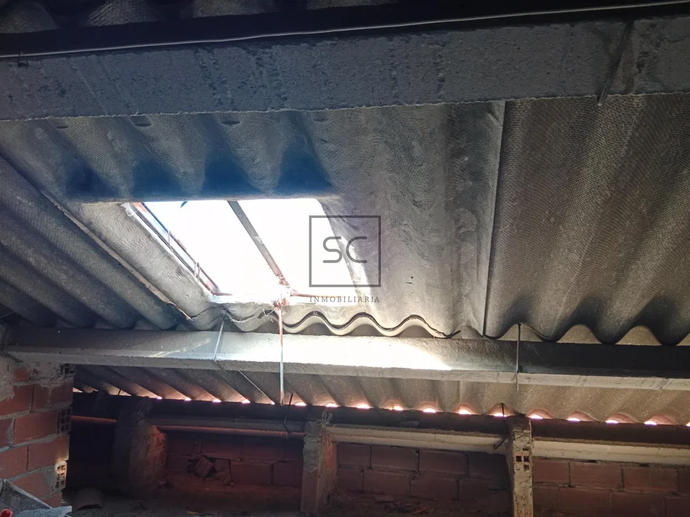 Edificio de 3 plantas, bajocubierta y garaje en cedeira