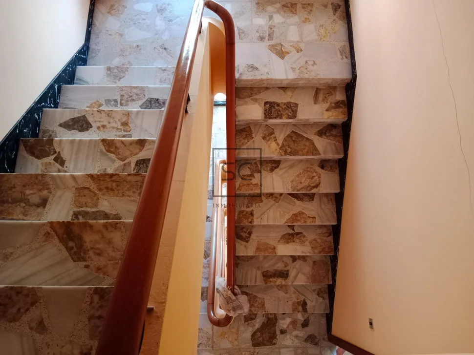 Edificio de 3 plantas, bajocubierta y garaje en cedeira