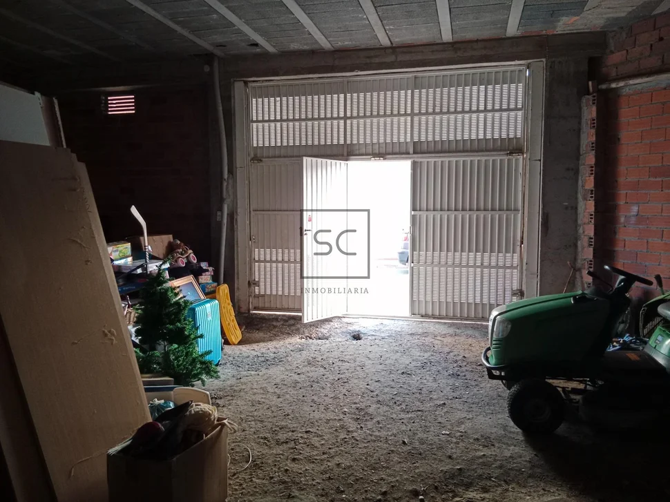 Edificio de 3 plantas, bajocubierta y garaje en cedeira