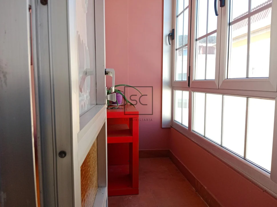 Edificio de 3 plantas, bajocubierta y garaje en cedeira