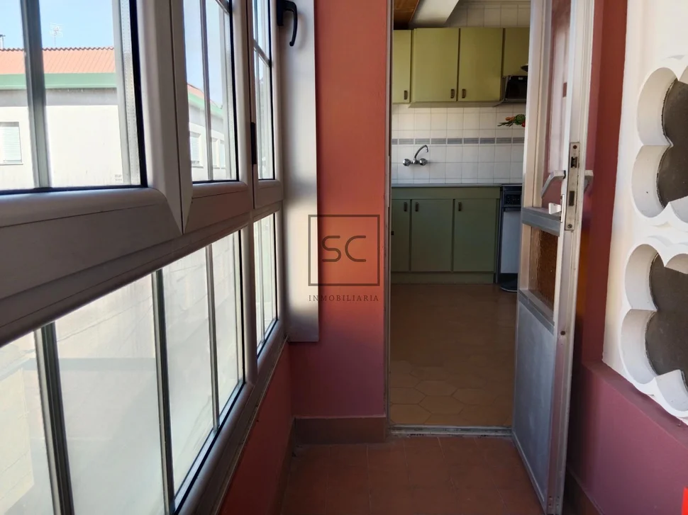 Edificio de 3 plantas, bajocubierta y garaje en cedeira