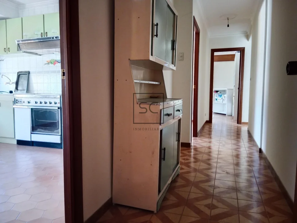 Edificio de 3 plantas, bajocubierta y garaje en cedeira