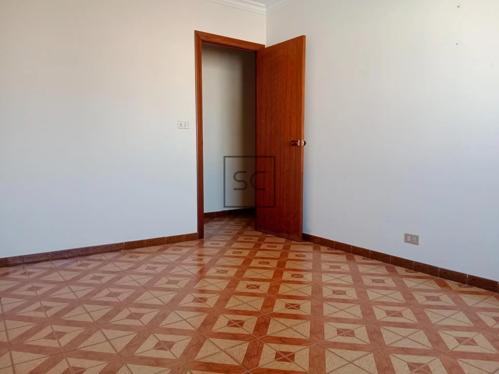 Edificio de 3 plantas, bajocubierta y garaje en cedeira