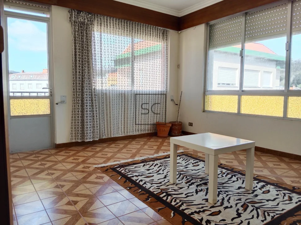 Edificio de 3 plantas, bajocubierta y garaje en cedeira