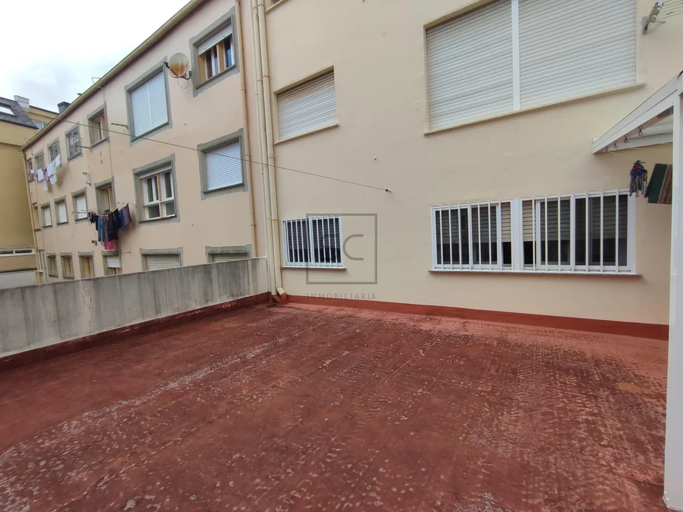 Amplio piso con terraza de mas de 60 mts en santa cecilia narón
