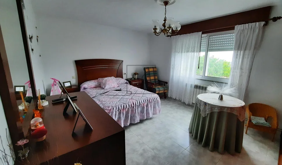 Casa adosada con finca en doniños