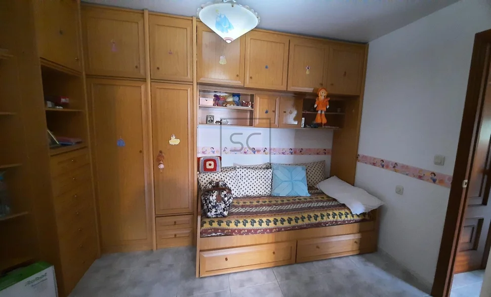 Casa adosada con finca en doniños