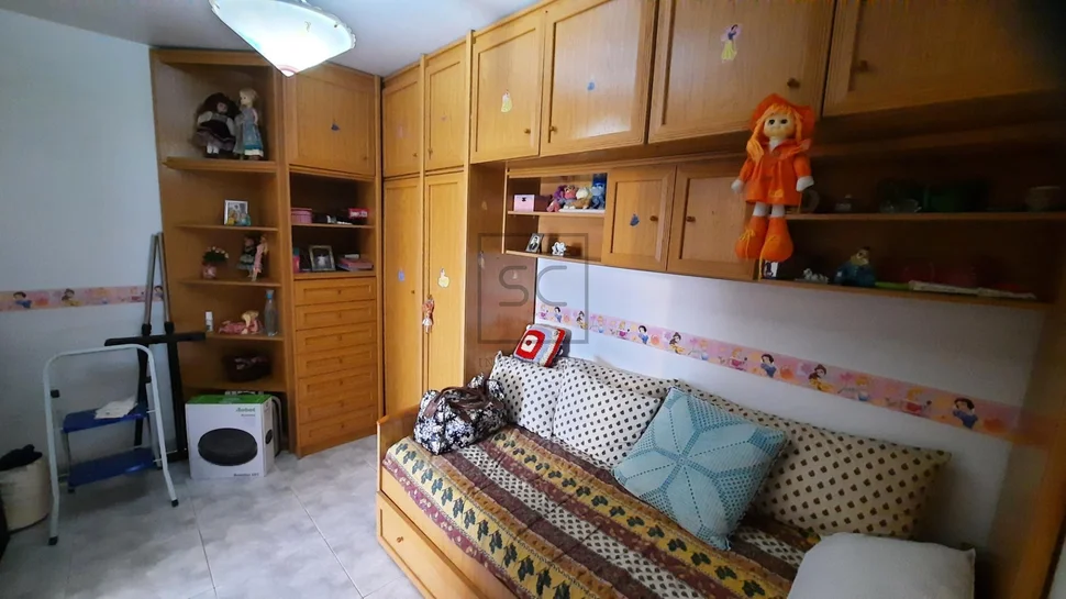 Casa adosada con finca en doniños